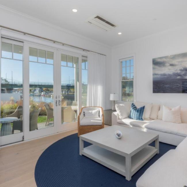 Canoe Place Waterfront Residences Hampton Bays Extérieur photo